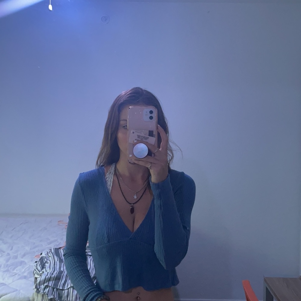 Blue long sleeve cropped top